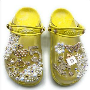 LEMONADE YELLOW TRANSLUCENT CLOGS WITH CHARMS